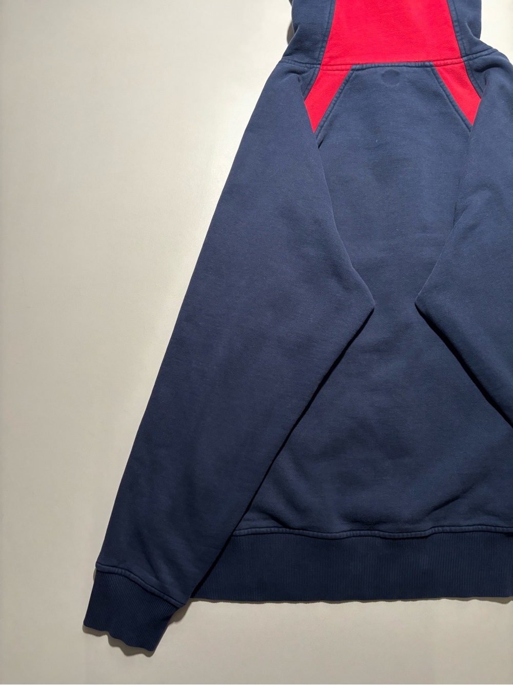 Vintage Nike Arizona wildcats UofA Crewneck Hoodie - Navy & Red two tone hoodie - Picture 6 of 12